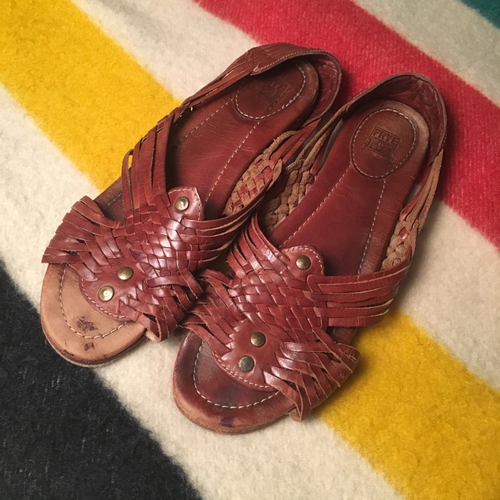 FRYE : Brown Leather Huarache Sandals